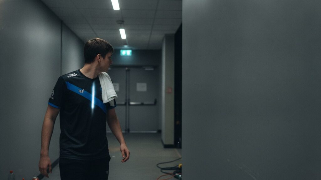 Spirit 3-0 Through to IEM Cologne Stage 3 — donk Backs All-Bo3 Format